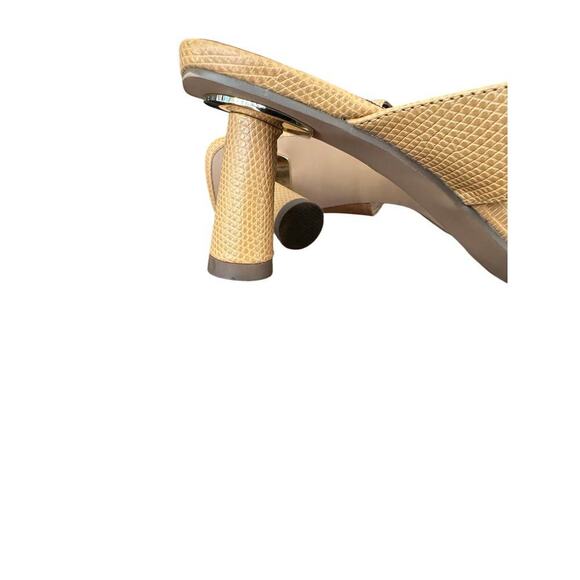 Steve Madden Women's Yellow & Tan Caramel Thong Kitten Heels sandals Size 9 - Picture 6 of 7